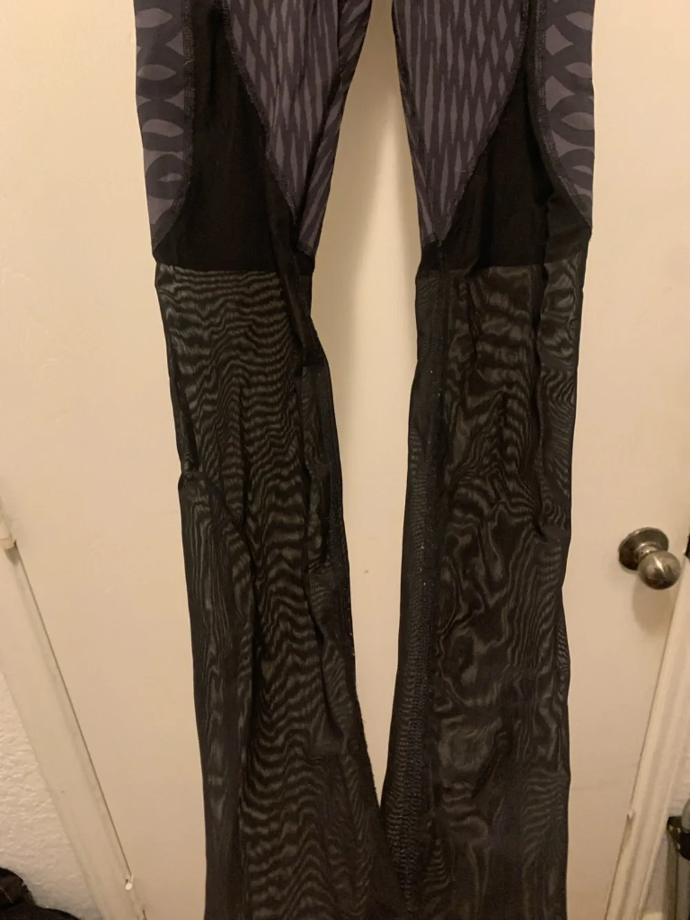 ALO Yoga Black & Charcoal Patterned Mesh Leggings